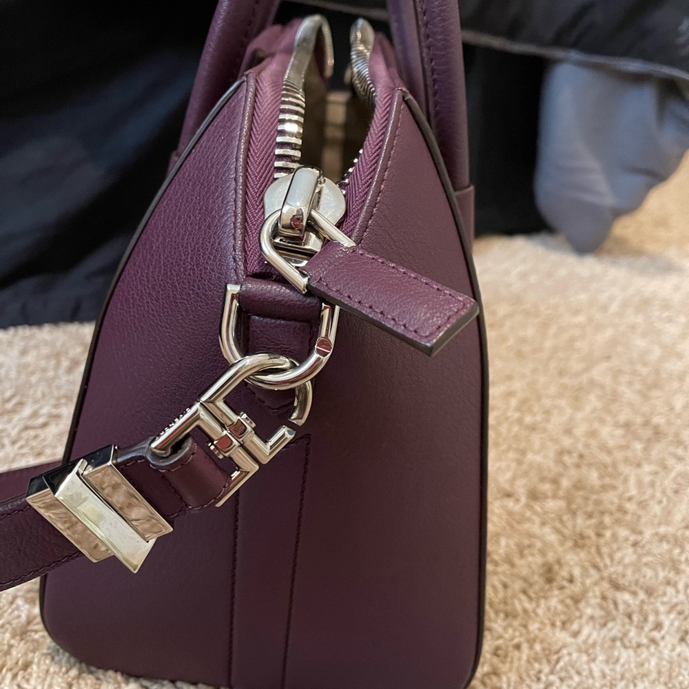 Givenchy Small Antigona Bag - Picture 5 of 11